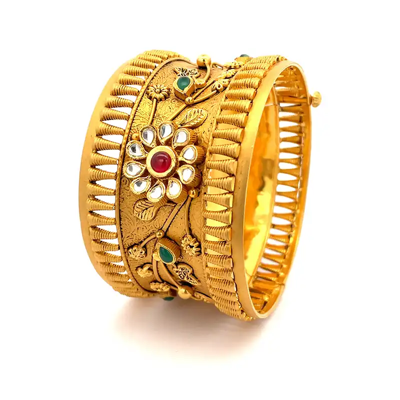 Ladies 22K Yellow Gold Antique Bangle